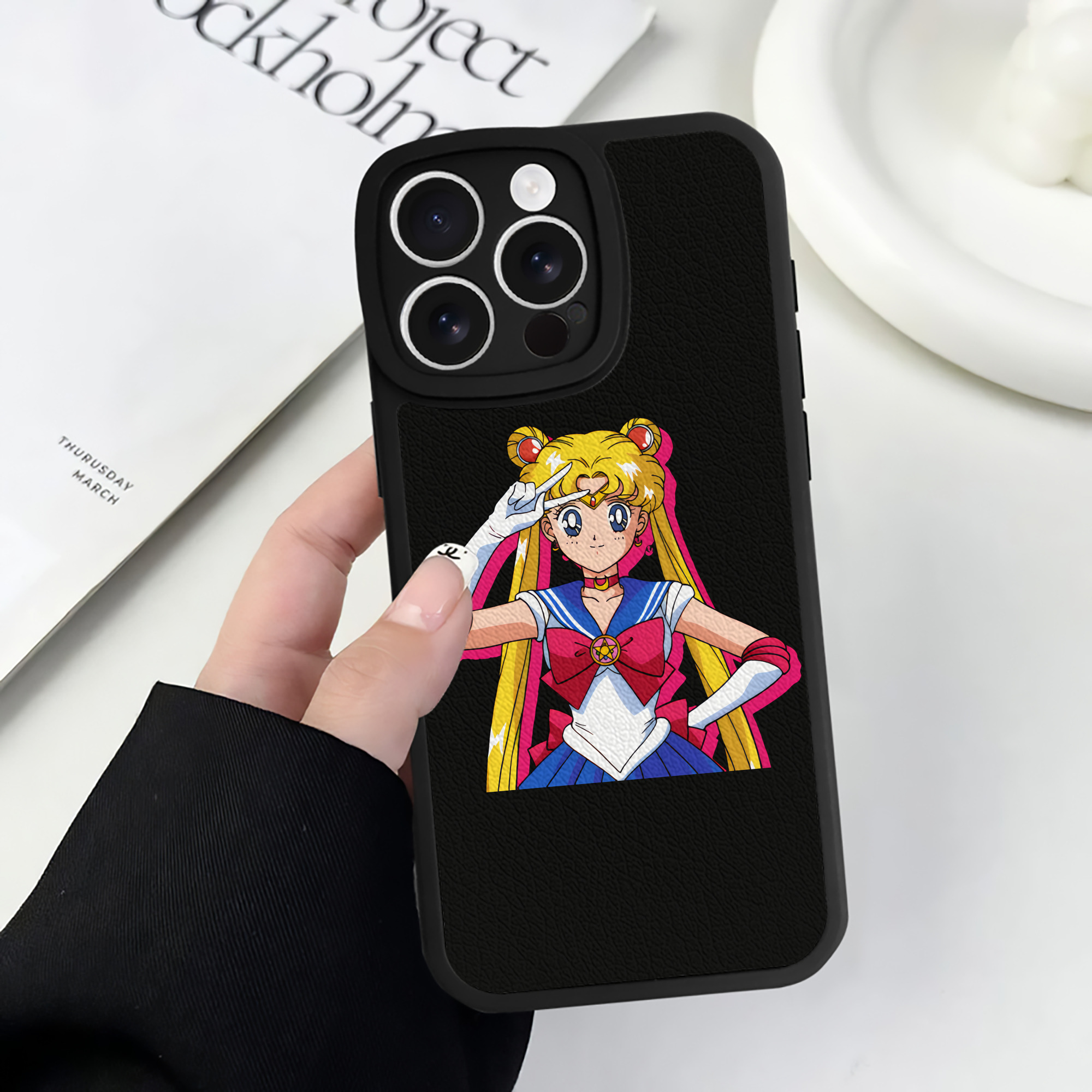 （画像用） 美少女戦士セーラームーン 月野 うさぎ つきの うさぎ Sailor Moon Tsukino Usagi 【iPhone 16シリーズ対応】シリコンスマホケース（レザー調） 材質：シリコン